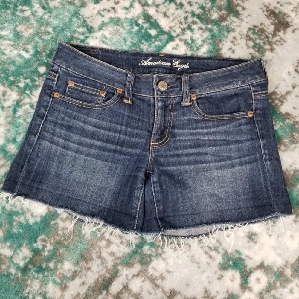 American Eagle| dark wash streach Jean shorts
6 - Picture 4 of 7